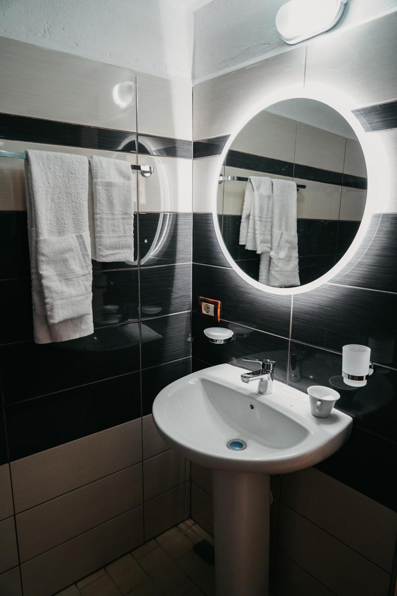 Bujtina Anlu Hotel Nepravishte Luaran gambar
