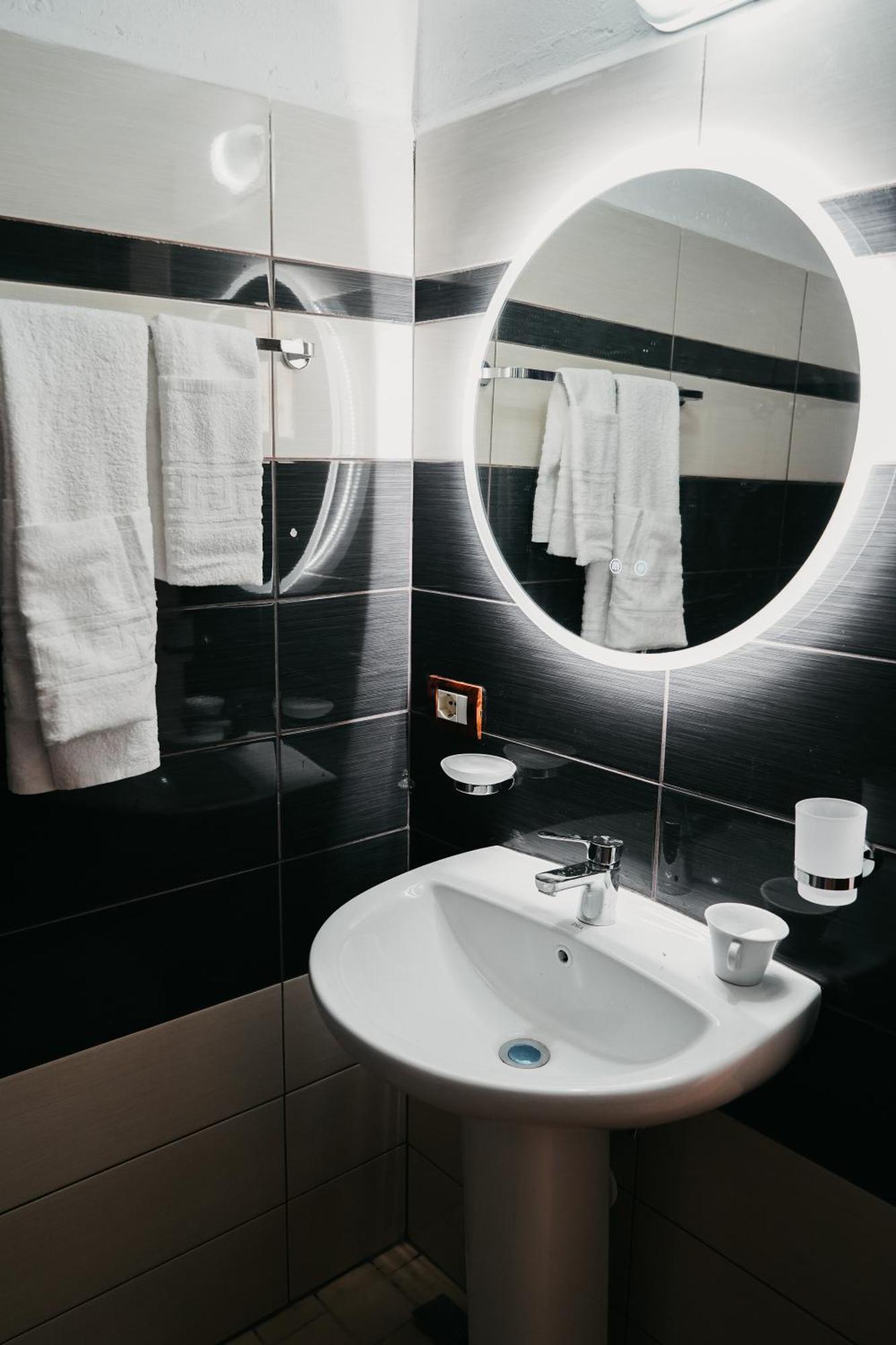 Bujtina Anlu Hotel Nepravishte Luaran gambar