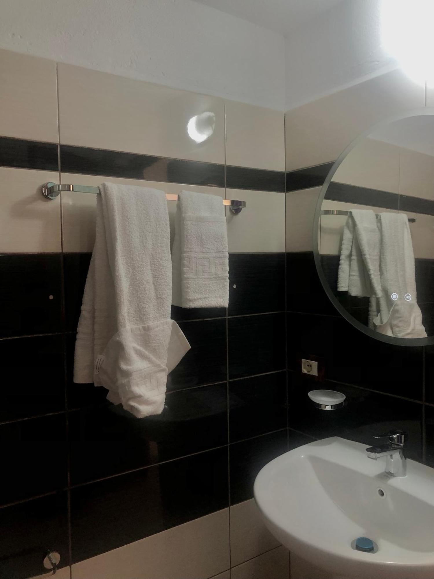 Bujtina Anlu Hotel Nepravishte Luaran gambar